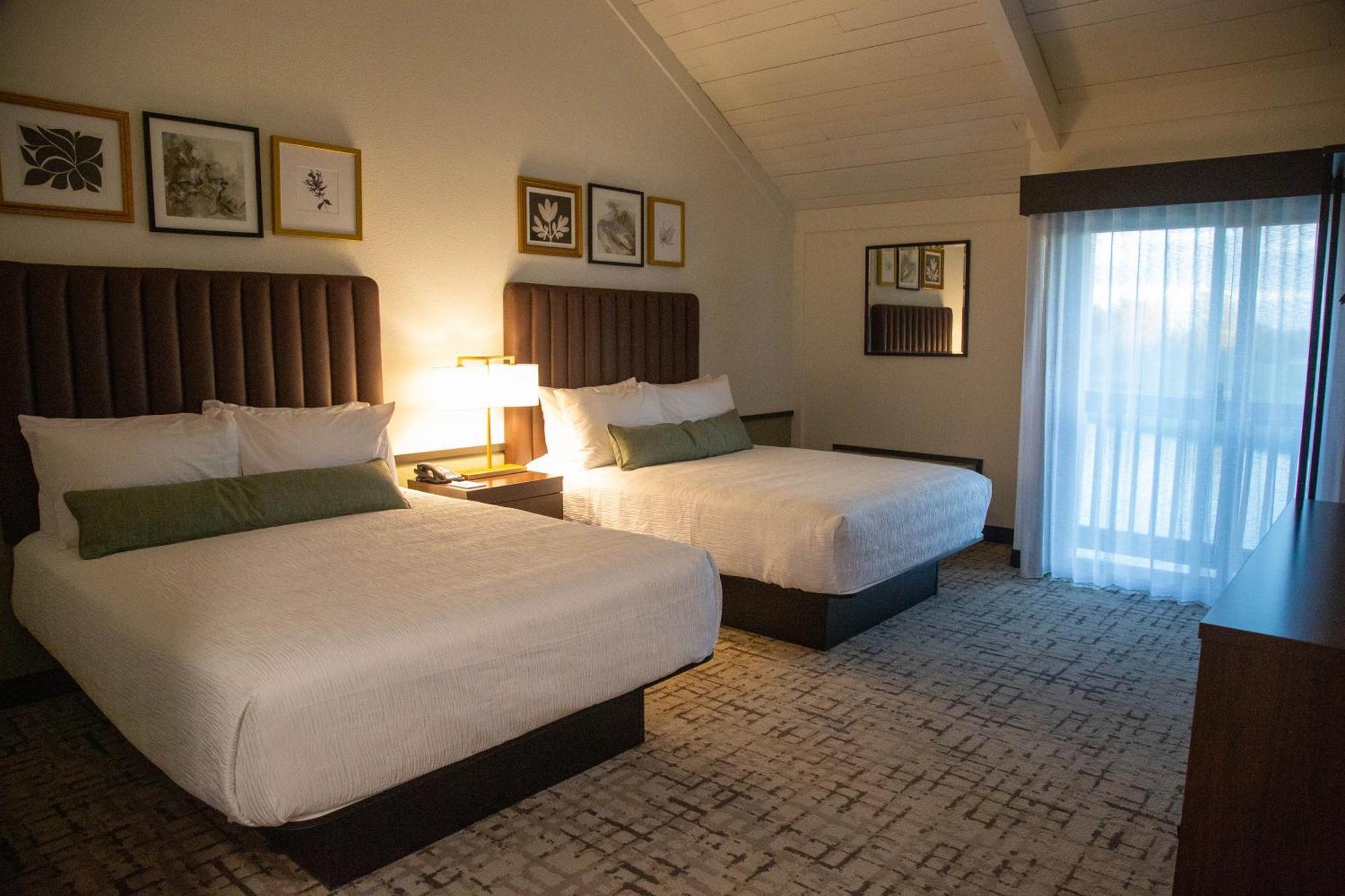 Queen Room Two Queen Beds Garden View Non-Smoking